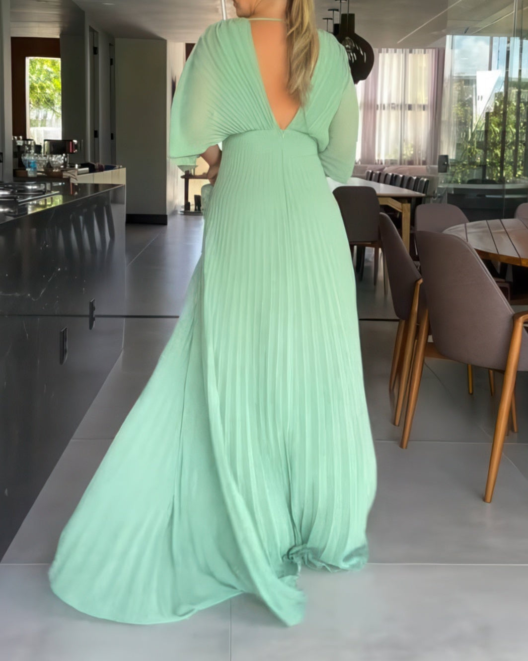 Athena™ - Elegantes Plissee-Maxikleid mit V-Ausschnitt